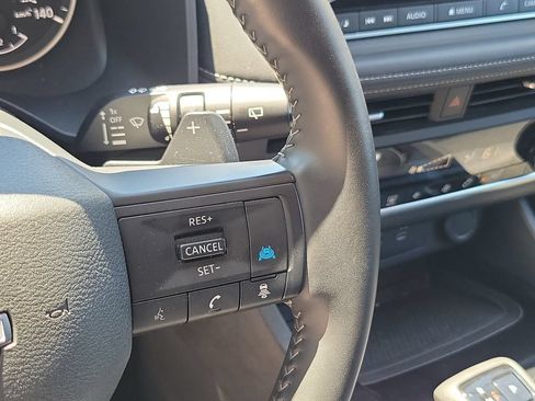 Used 2025 Nissan Rogue SV AWD/4WD image 23