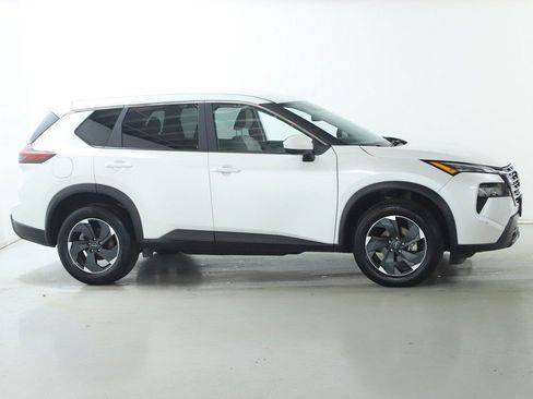 Used 2025 Nissan Rogue SV image 11