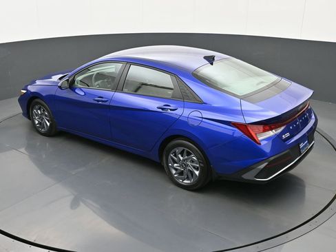 Certified 2024 Hyundai Elantra Blue image 38