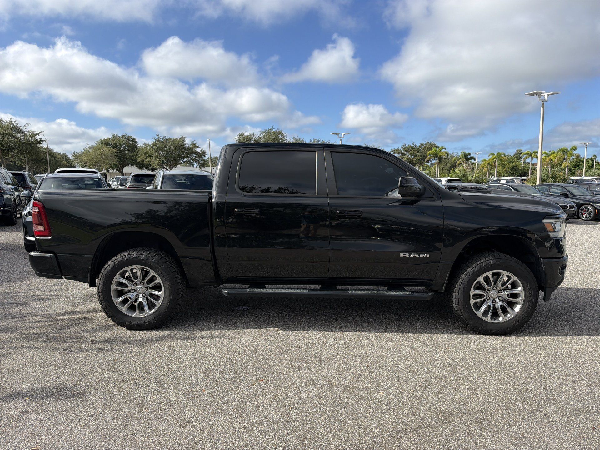 Used 2023 RAM 1500 Laramie AWD/4WD image 3
