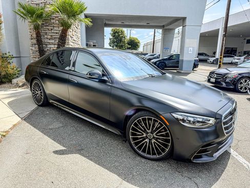 Used 2023 Mercedes-Benz S 580 4MATIC Sedan image 2