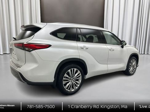 Used 2023 Toyota Highlander Platinum AWD/4WD image 5