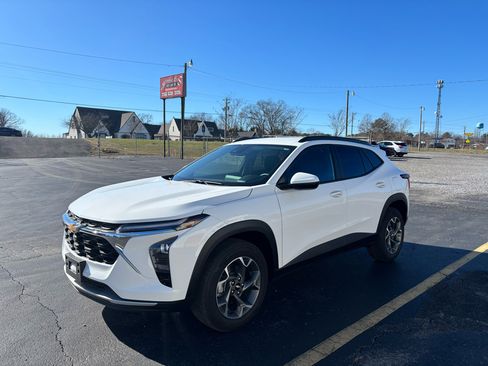Used 2025 Chevrolet Trax LT w/ Driver Confidence Package image 20