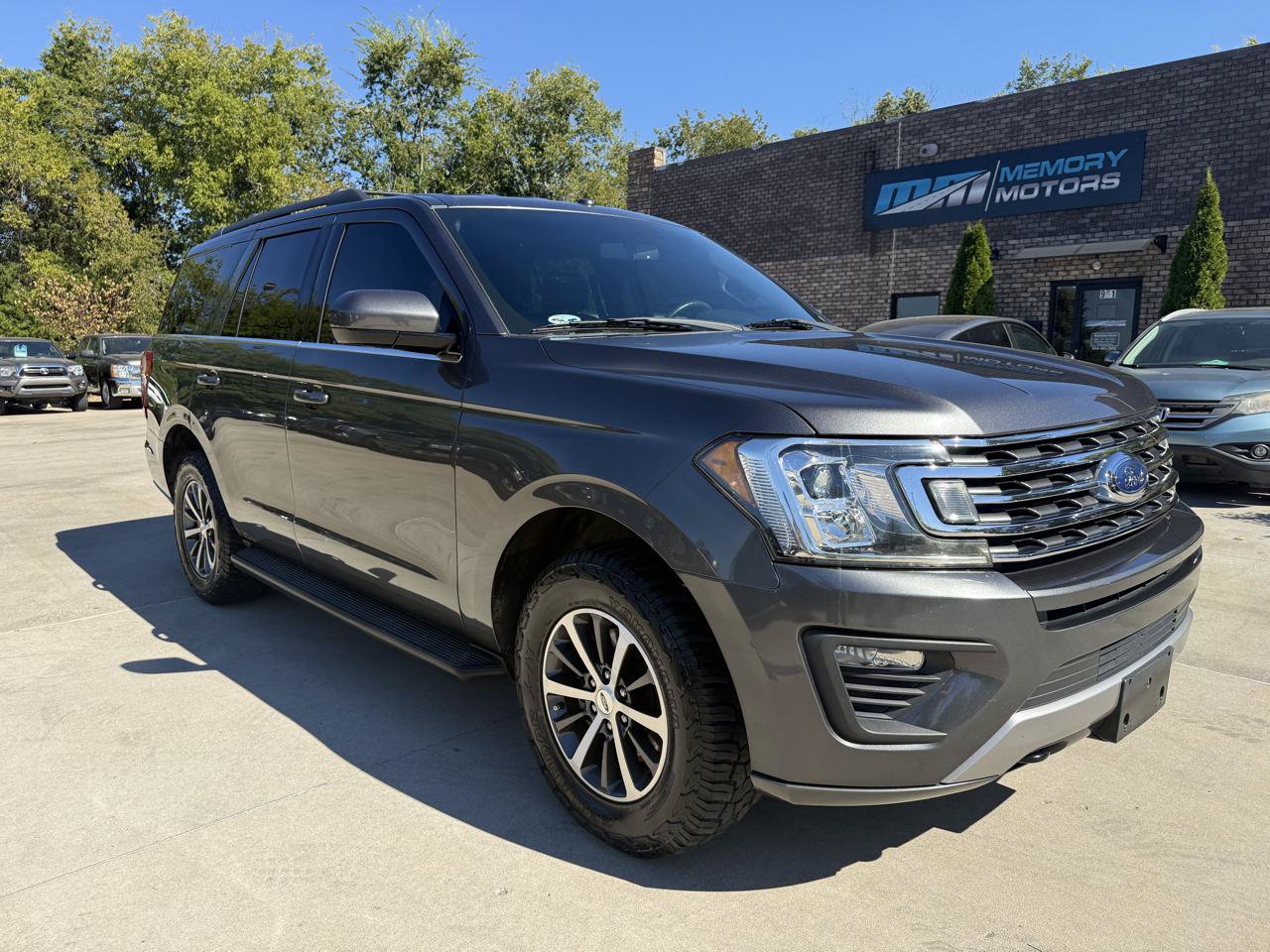 Used 2018 Ford Expedition XLT AWD/4WD image 3