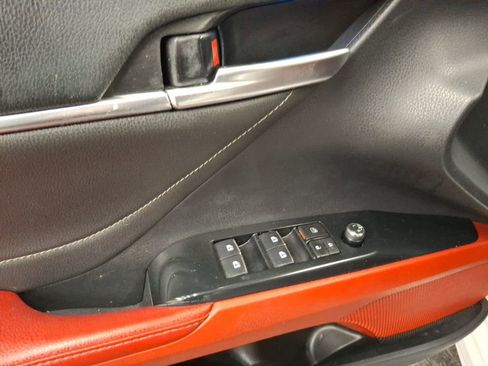 Used 2018 Toyota Camry XSE image 15
