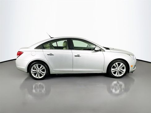 Used 2011 Chevrolet Cruze LTZ image 9