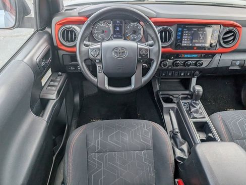Used 2017 Toyota Tacoma TRD Off-Road image 8