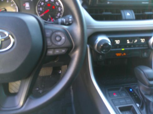 Used 2022 Toyota RAV4 XLE image 21