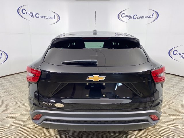 Used 2024 Chevrolet Trax LS w/ LS Convenience Package FWD image 5