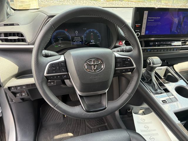 Certified 2025 Toyota Sienna Limited AWD/4WD image 9