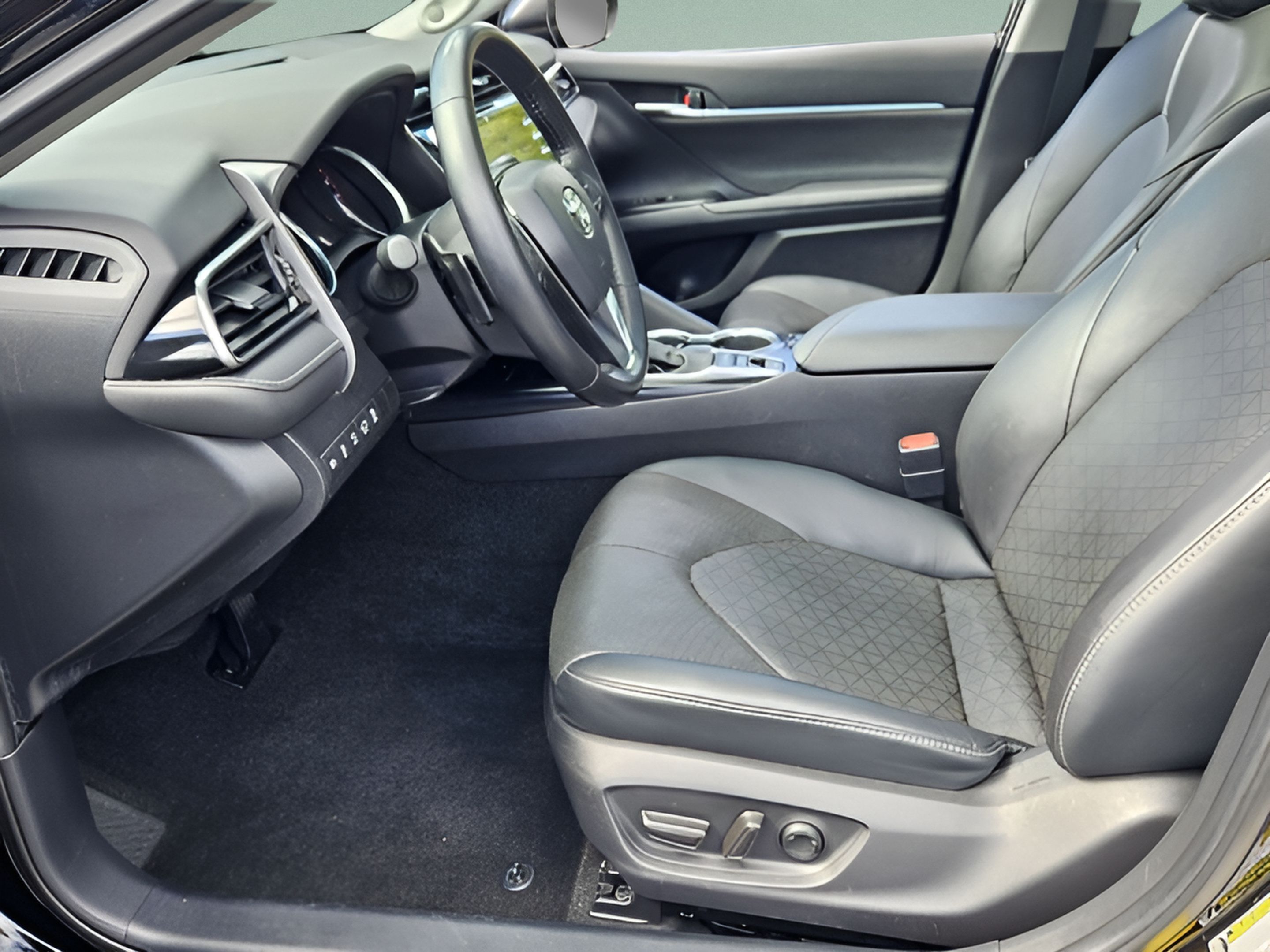 Used 2020 Toyota Camry XSE w/ Driver Assist Package FWD image 12