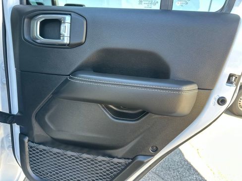 Used 2021 Jeep Gladiator Overland w/ Popular Equipment Package image 30