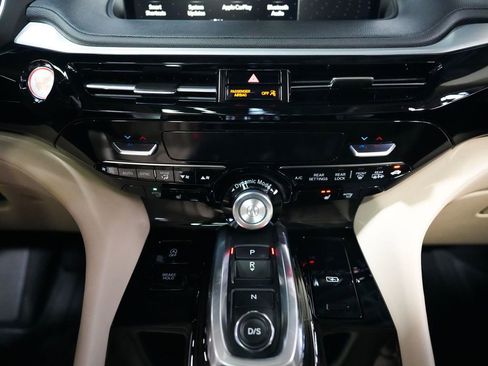 Used 2023 Acura MDX SH-AWD image 18