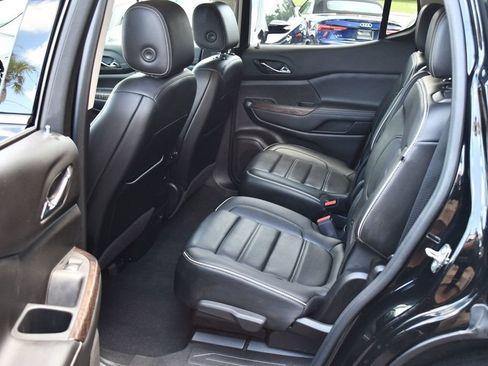 Used 2021 GMC Acadia Denali w/ Denali Technology Package FWD image 15