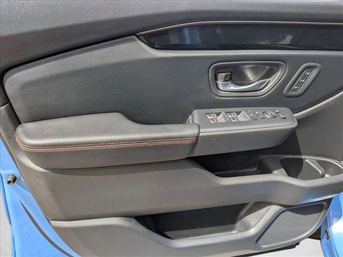 Used 2025 Honda Pilot TrailSport image 11