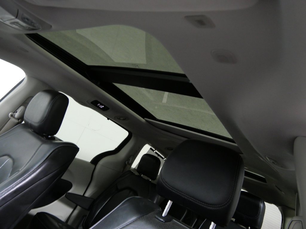 Used 2019 Chrysler Pacifica Limited FWD image 11