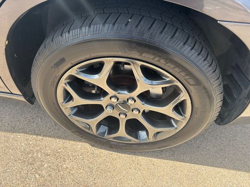 Used 2018 Chrysler 300 S image 9