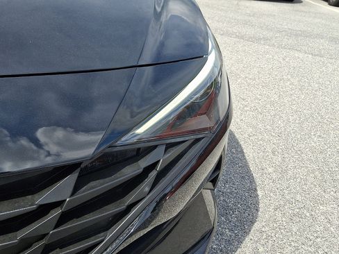 Used 2023 Hyundai Elantra SEL FWD image 9