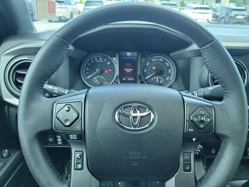 Used 2021 Toyota Tacoma TRD Off-Road w/ TRD Premium Off Road Package AWD/4WD image 28