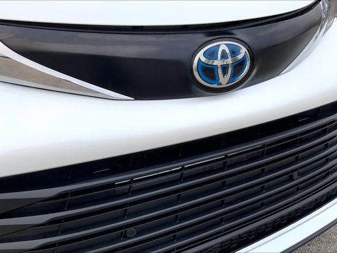 Used 2022 Toyota Sienna XLE image 29