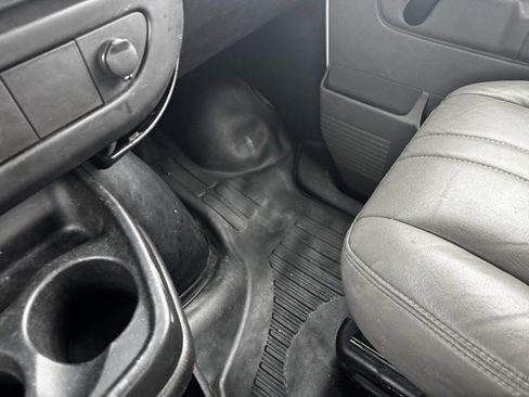 Used 2014 Chevrolet Express 2500 image 18