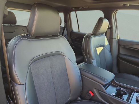 New 2025 Jeep Grand Cherokee Altitude RWD image 32