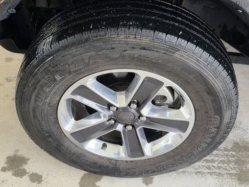 Used 2019 Jeep Wrangler Unlimited Sahara w/ Safety Group AWD/4WD image 31