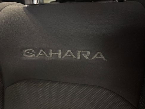 Used 2019 Jeep Wrangler Unlimited Sahara image 25