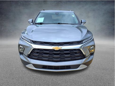 Used 2024 Chevrolet Blazer LT FWD image 2