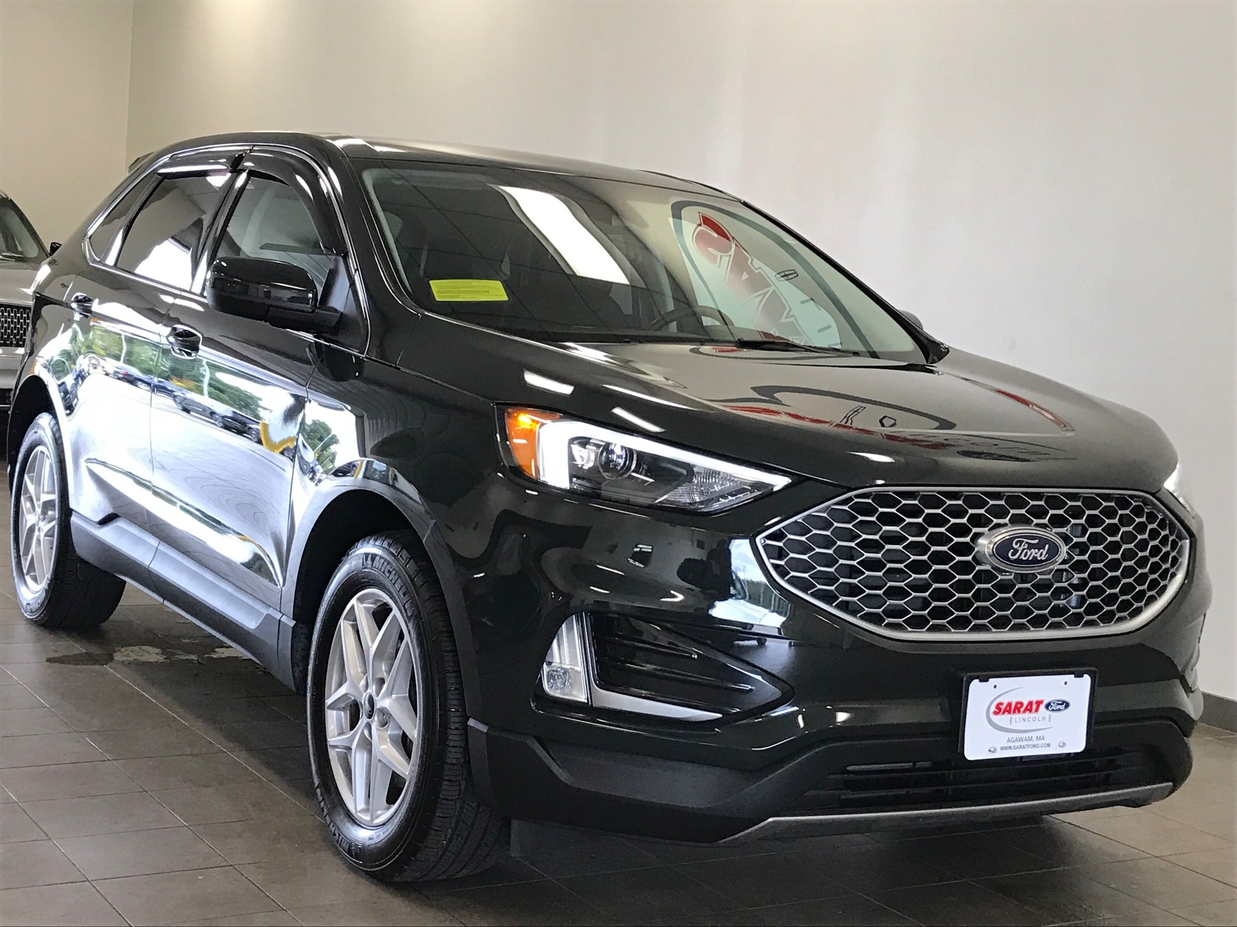 Used 2024 Ford Edge SEL w/ Convenience Package AWD/4WD image 2
