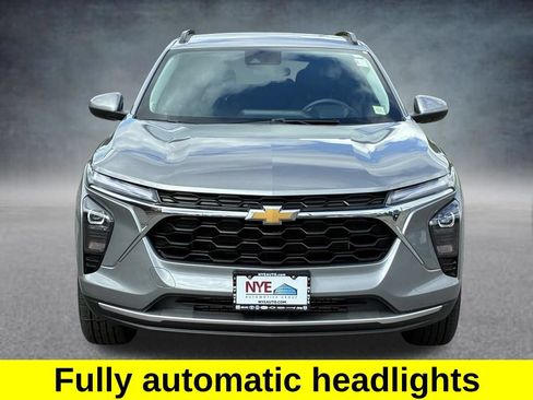 Used 2024 Chevrolet Trax LT FWD image 9