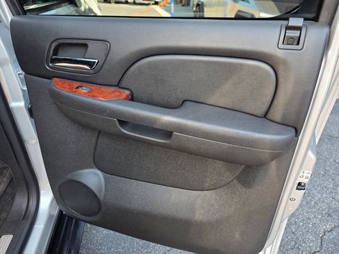 Used 2013 Chevrolet Avalanche LTZ AWD/4WD image 28