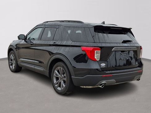 Used 2024 Ford Explorer XLT w/ Equipment Group 202A image 4