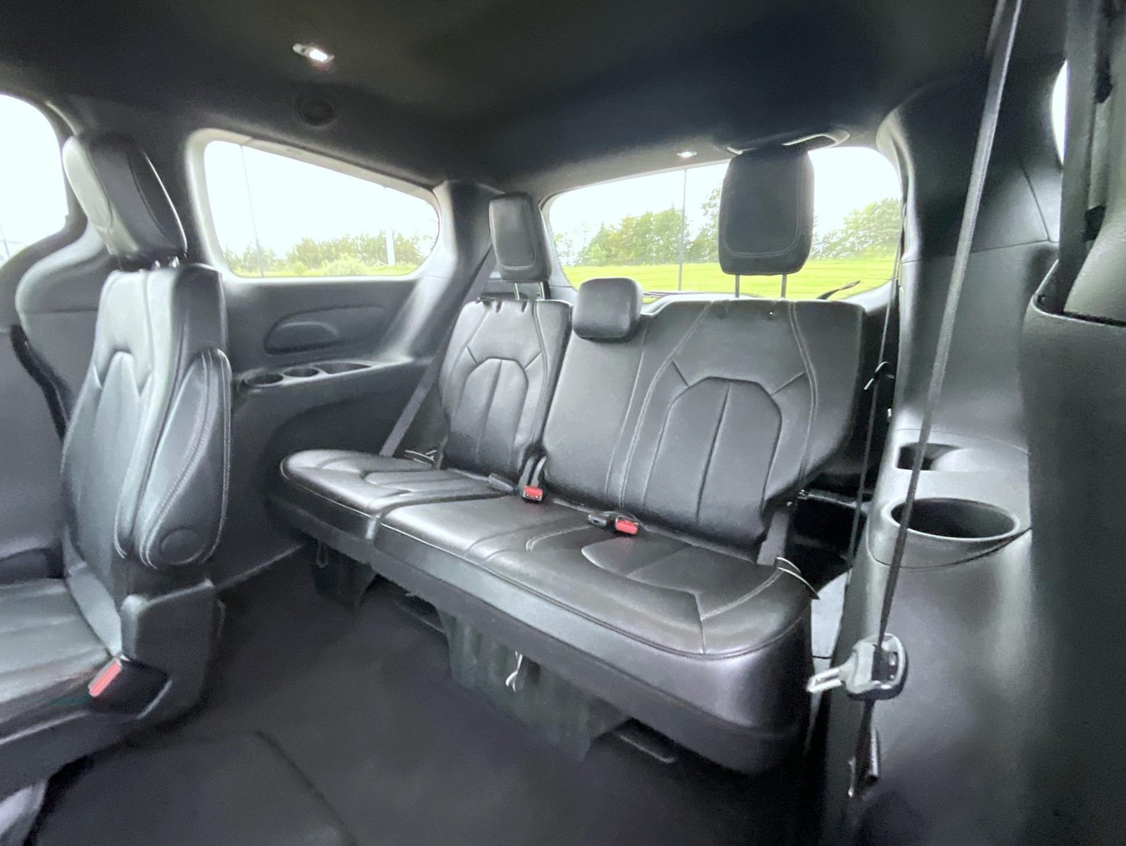 Used 2025 Chrysler Pacifica Select FWD image 24