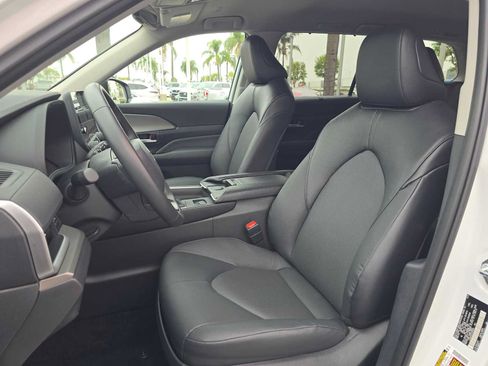 Used 2026 Toyota Grand Highlander FWD image 24