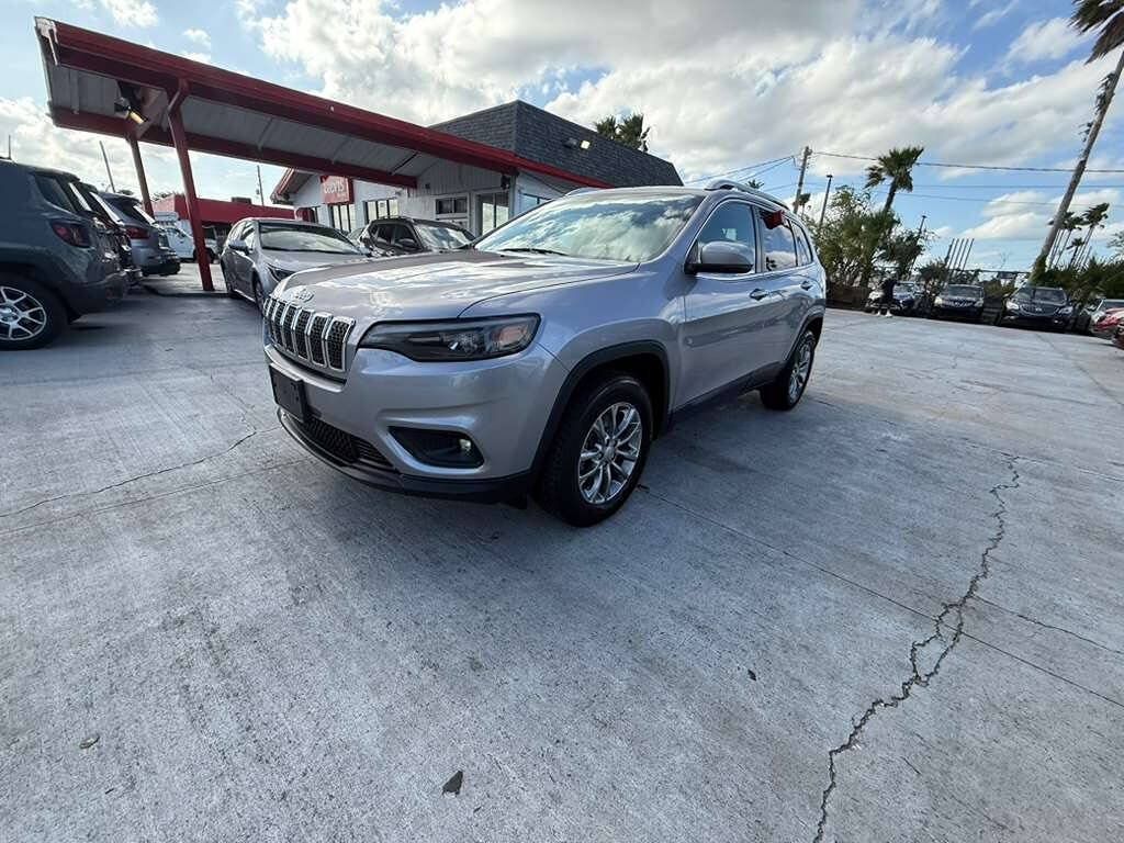 Used 2019 Jeep Cherokee Latitude Plus w/ Cold Weather Group AWD/4WD image 8