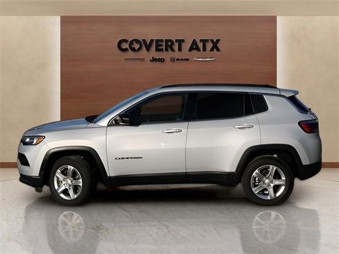 Used 2024 Jeep Compass Latitude image 2