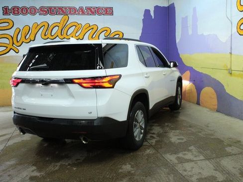 Used 2023 Chevrolet Traverse LT w/ Rear Camera Mirror Package image 7