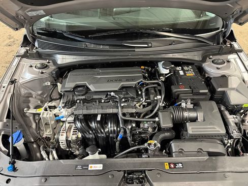 Certified 2025 Hyundai Elantra SE FWD image 22