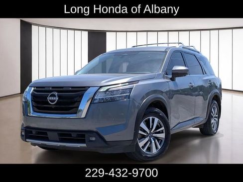 Used 2022 Nissan Pathfinder SL FWD image 1