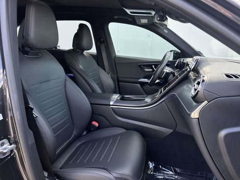 Used 2025 Mercedes-Benz GLC 300 4MATIC image 10
