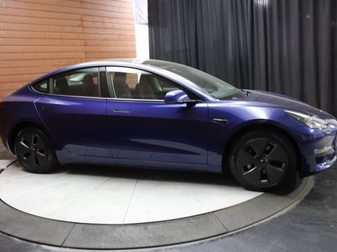 Used 2023 Tesla Model 3 Standard Range image 8