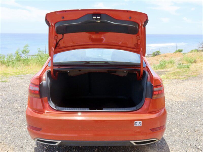 Used 2019 Volkswagen Jetta R-Line w/ R-Line Cold Weather Package FWD image 8
