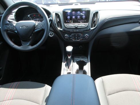 Certified 2024 Chevrolet Equinox RS FWD image 16