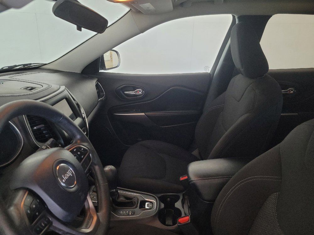 Used 2019 Jeep Cherokee Latitude w/ Popular Appearance Group FWD image 17