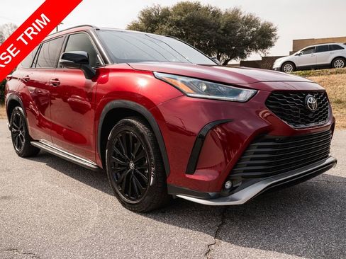 Used 2023 Toyota Highlander XSE FWD image 10