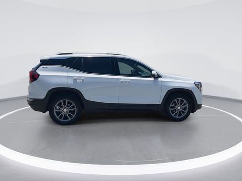 Used 2024 GMC Terrain SLT AWD/4WD image 9