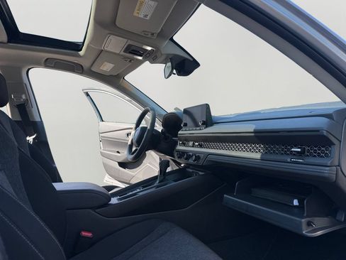 Used 2023 Honda Accord EX image 11