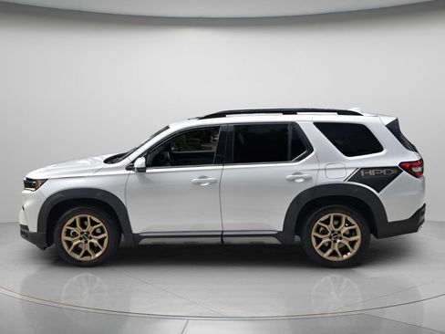 Used 2023 Honda Pilot Touring image 5