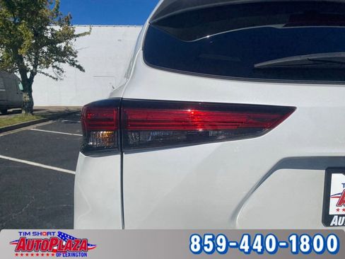 Used 2022 Toyota Highlander LE image 15